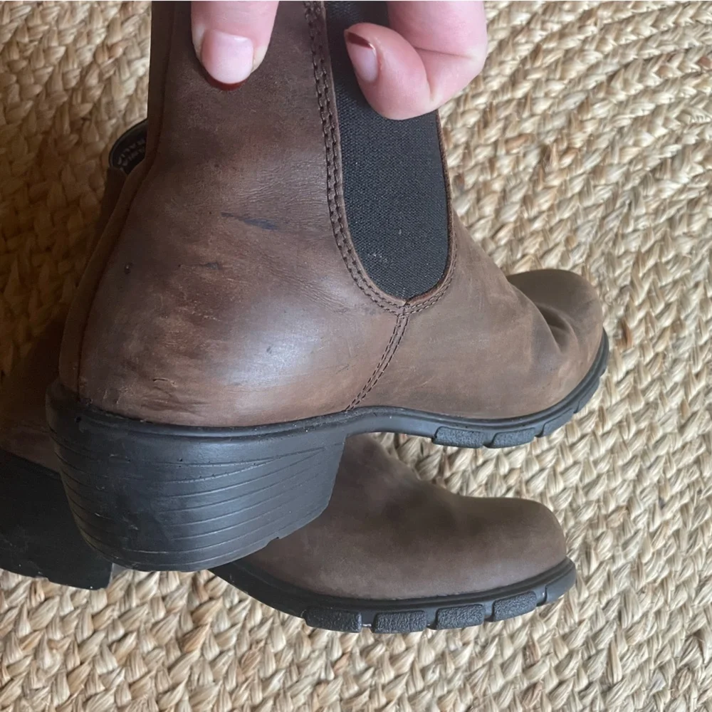 Blundstone Heeled Chelsea Boots - Picture 5 of 7